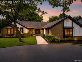 4413 Pinehurst Drive, West Bloomfield, MI 48322