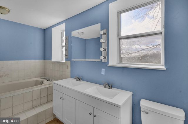 70 N CENTRE AVENUE, Leesport, PA 19533