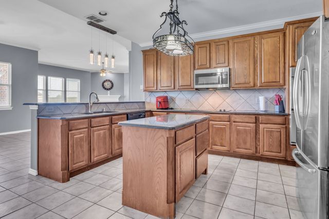 2320 Harvest Moon Lane, Sanger, TX 76266
