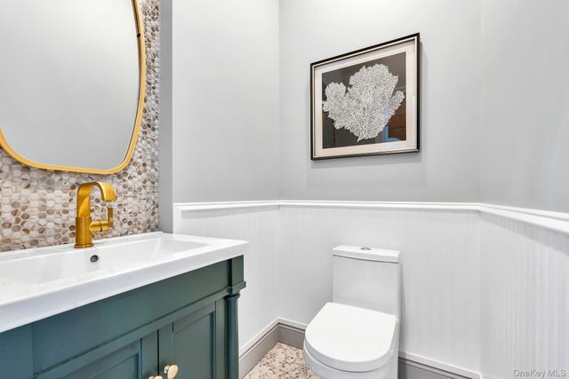 235 Cemetery Road, East Marion, NY 11939