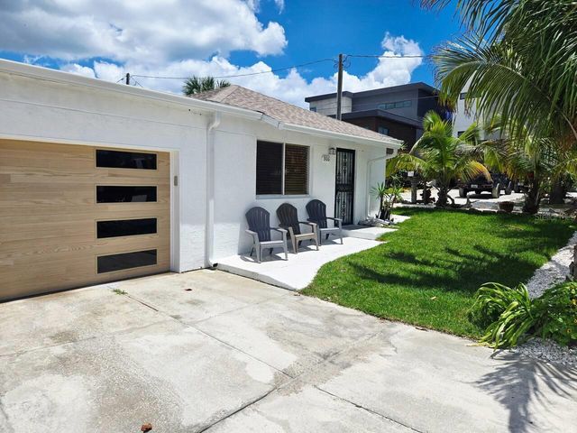 906 E 11TH AVENUE, New Smyrna Beach, FL 32169
