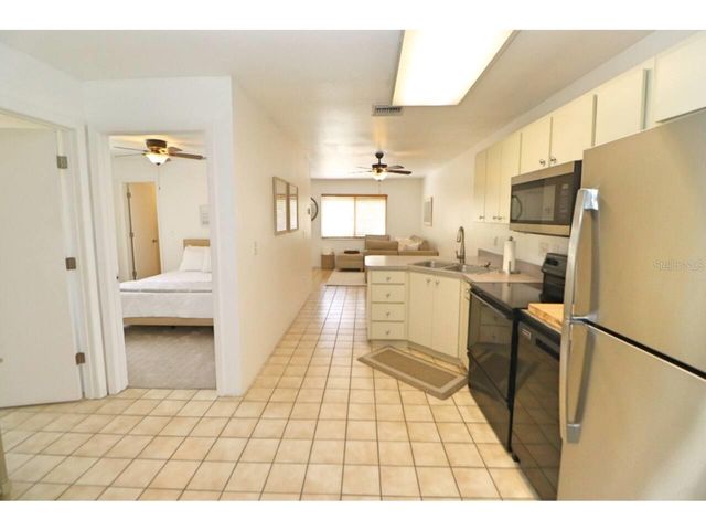 906 E 11TH AVENUE, New Smyrna Beach, FL 32169