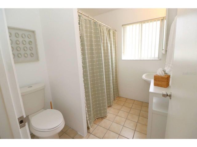 906 E 11TH AVENUE, New Smyrna Beach, FL 32169