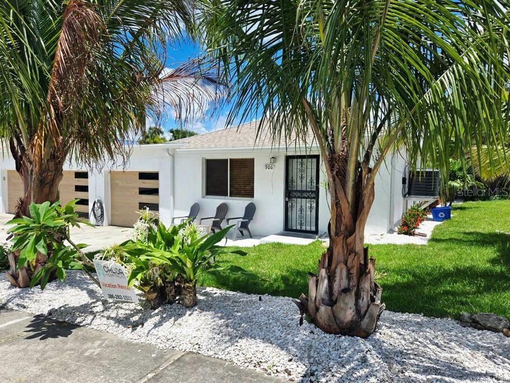 906 E 11TH AVENUE, New Smyrna Beach, FL 32169