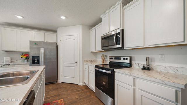 4004 CHIHUAHUA Court, Jacksonville, FL 32218