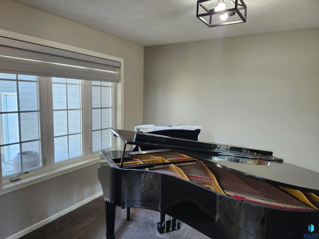 6404 S Audie Dr Drive, Sioux Falls, SD 57108