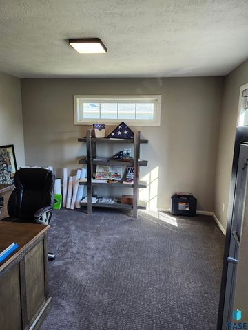 6404 S Audie Dr Drive, Sioux Falls, SD 57108