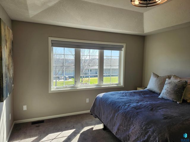 6404 S Audie Dr Drive, Sioux Falls, SD 57108