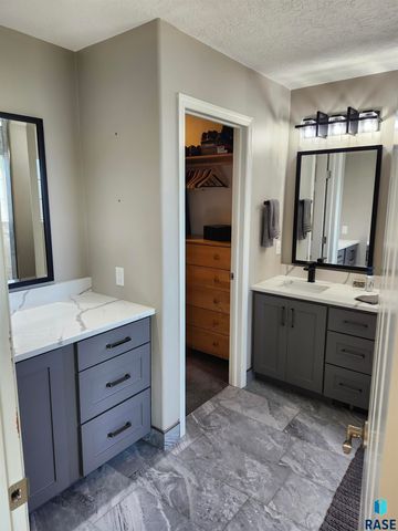 6404 S Audie Dr Drive, Sioux Falls, SD 57108
