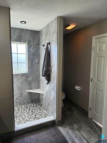 6404 S Audie Dr Drive, Sioux Falls, SD 57108
