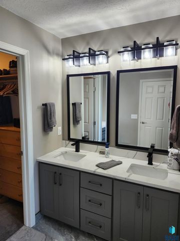 6404 S Audie Dr Drive, Sioux Falls, SD 57108