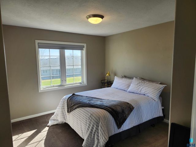 6404 S Audie Dr Drive, Sioux Falls, SD 57108