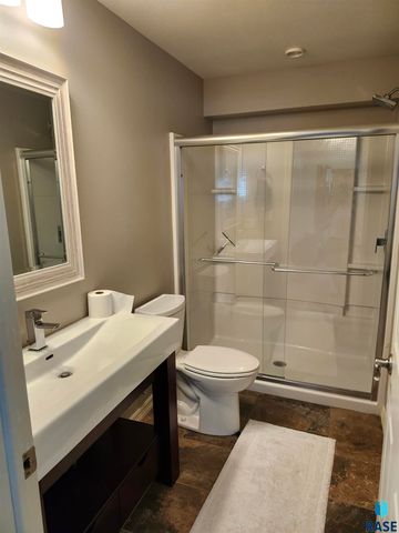 6404 S Audie Dr Drive, Sioux Falls, SD 57108