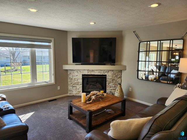 6404 S Audie Dr Drive, Sioux Falls, SD 57108