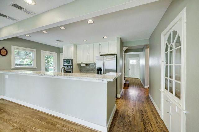 713 Sue Barnett Drive, Houston, TX 77018