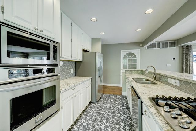 713 Sue Barnett Drive, Houston, TX 77018