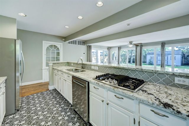 713 Sue Barnett Drive, Houston, TX 77018