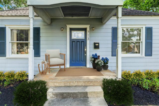713 Sue Barnett Drive, Houston, TX 77018