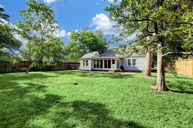 713 Sue Barnett Drive, Houston, TX 77018