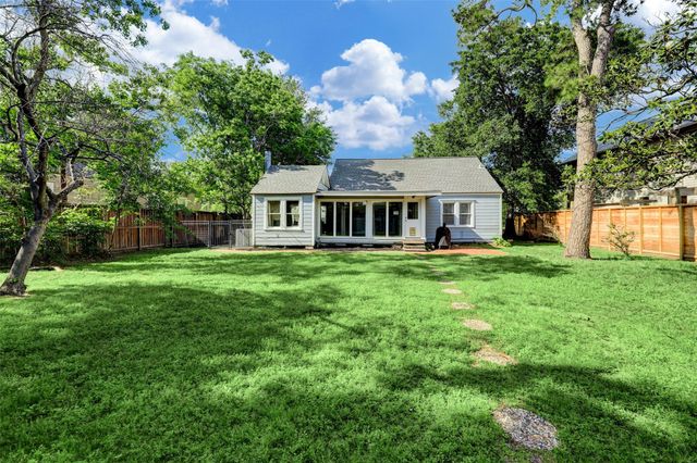 713 Sue Barnett Drive, Houston, TX 77018