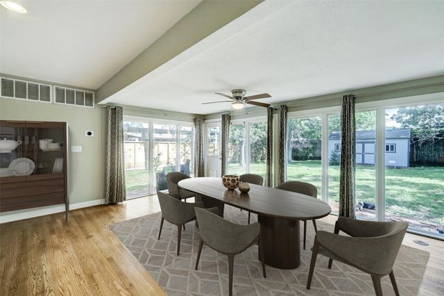 713 Sue Barnett Drive, Houston, TX 77018