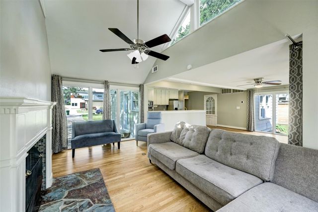 713 Sue Barnett Drive, Houston, TX 77018