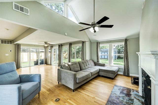 713 Sue Barnett Drive, Houston, TX 77018