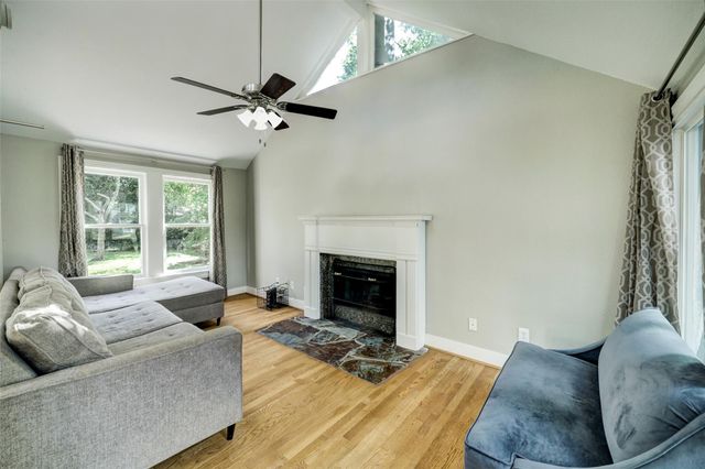 713 Sue Barnett Drive, Houston, TX 77018