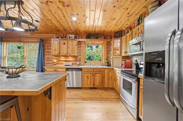 758 Nc Highway 62 E, Pleasant Garden, NC 27313