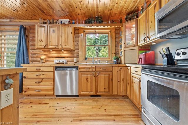758 Nc Highway 62 E, Pleasant Garden, NC 27313