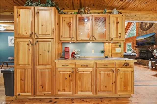 758 Nc Highway 62 E, Pleasant Garden, NC 27313