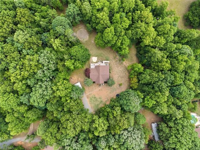758 Nc Highway 62 E, Pleasant Garden, NC 27313