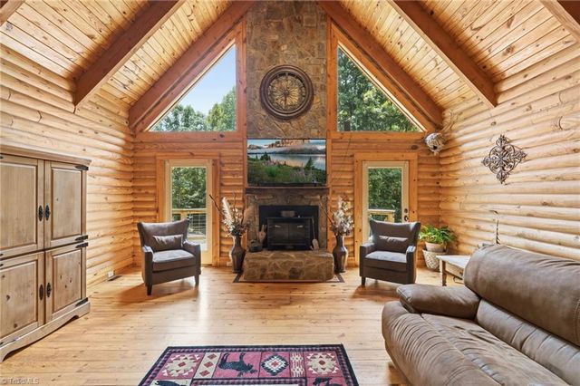 758 Nc Highway 62 E, Pleasant Garden, NC 27313
