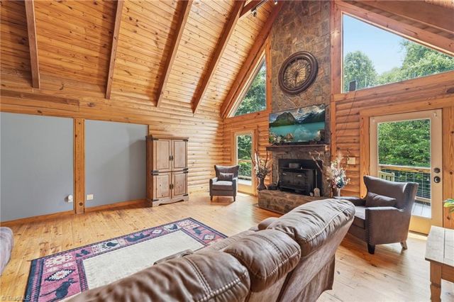 758 Nc Highway 62 E, Pleasant Garden, NC 27313