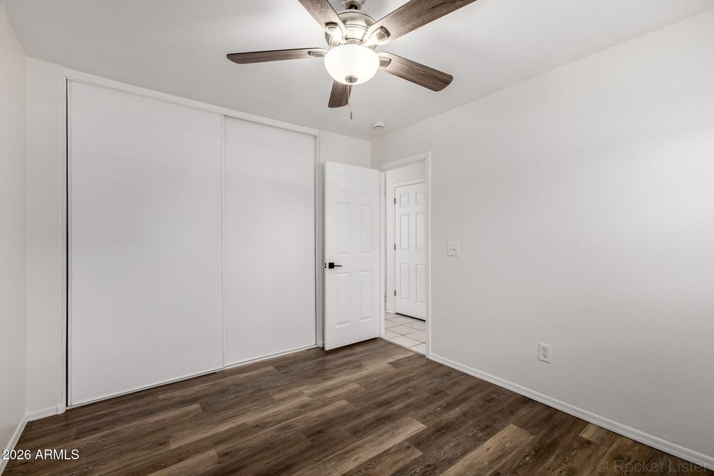 Image 18 of property listing at 7933 W MISSION Lane, Peoria, AZ 85345