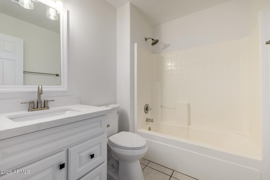 Image 19 of property listing at 7933 W MISSION Lane, Peoria, AZ 85345