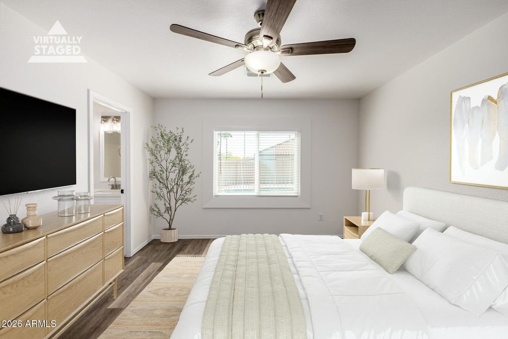 Image 2 of property listing at 7933 W MISSION Lane, Peoria, AZ 85345