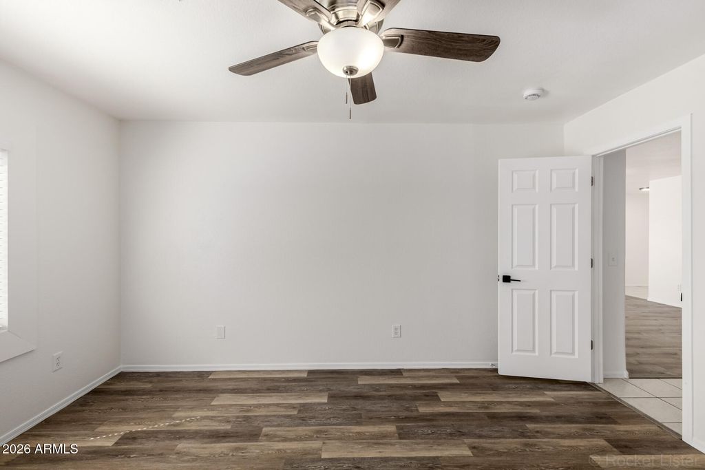 Image 20 of property listing at 7933 W MISSION Lane, Peoria, AZ 85345