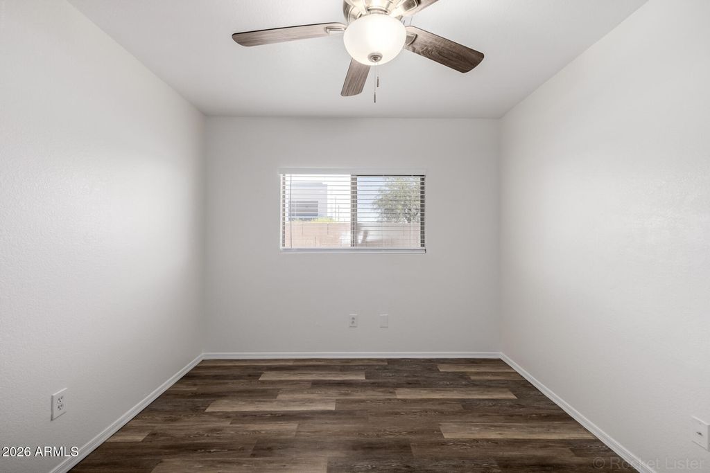 Image 21 of property listing at 7933 W MISSION Lane, Peoria, AZ 85345