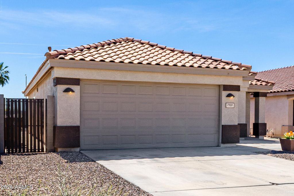 Image 23 of property listing at 7933 W MISSION Lane, Peoria, AZ 85345
