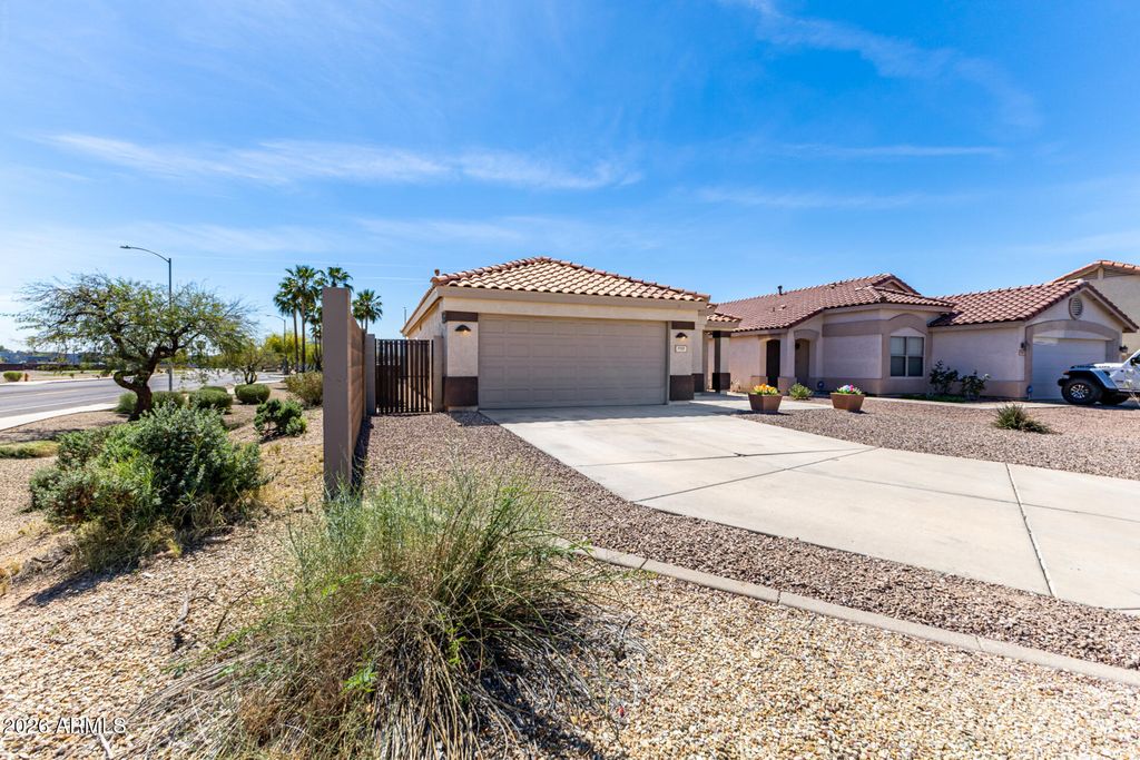 Image 24 of property listing at 7933 W MISSION Lane, Peoria, AZ 85345
