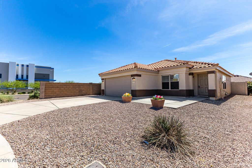 Image 26 of property listing at 7933 W MISSION Lane, Peoria, AZ 85345