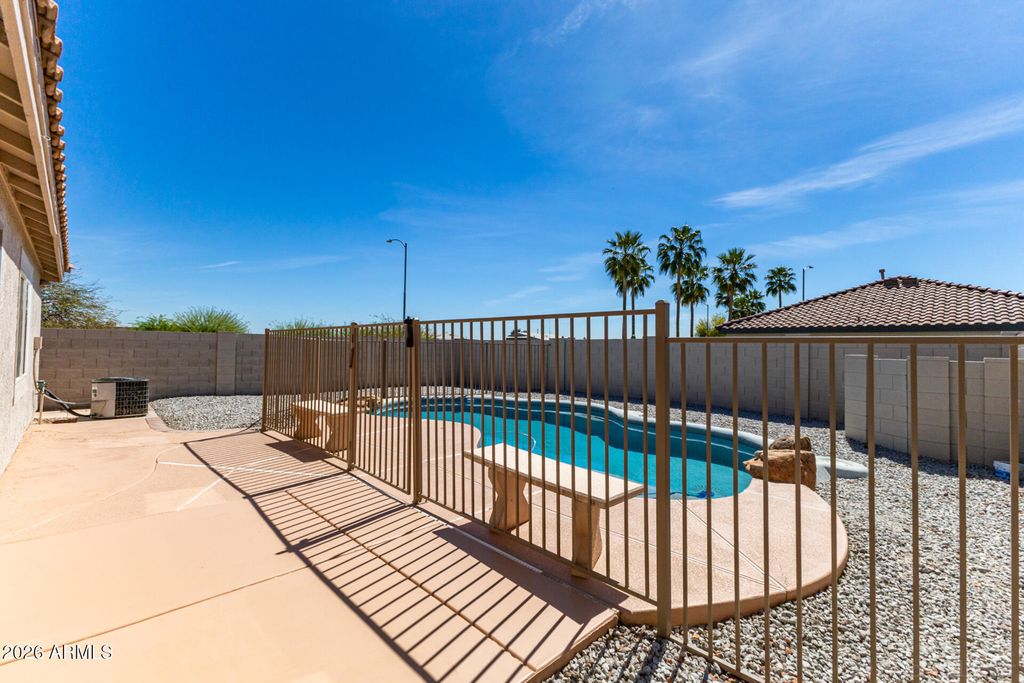 Image 30 of property listing at 7933 W MISSION Lane, Peoria, AZ 85345