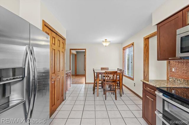 4432 Ravinewood Drive, Commerce Twp, MI 48382