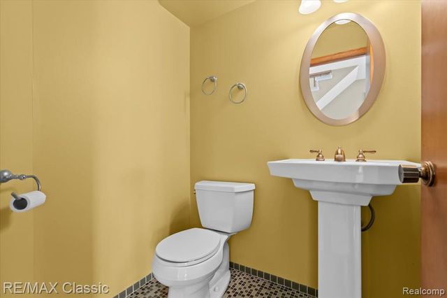 4432 Ravinewood Drive, Commerce Twp, MI 48382