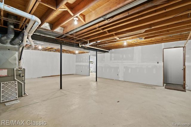 4432 Ravinewood Drive, Commerce Twp, MI 48382