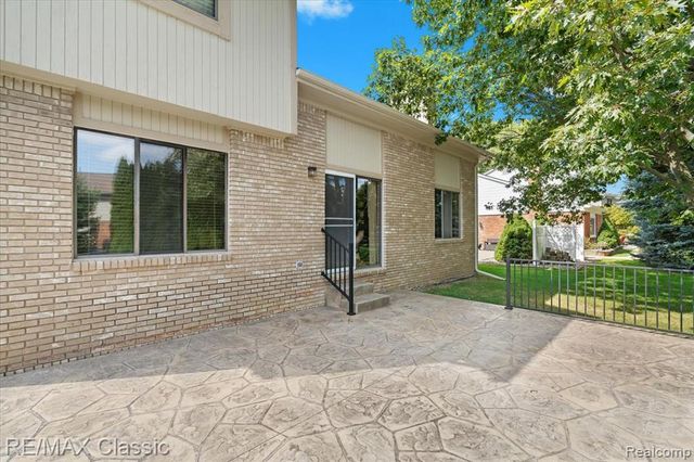 4432 Ravinewood Drive, Commerce Twp, MI 48382