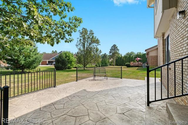 4432 Ravinewood Drive, Commerce Twp, MI 48382