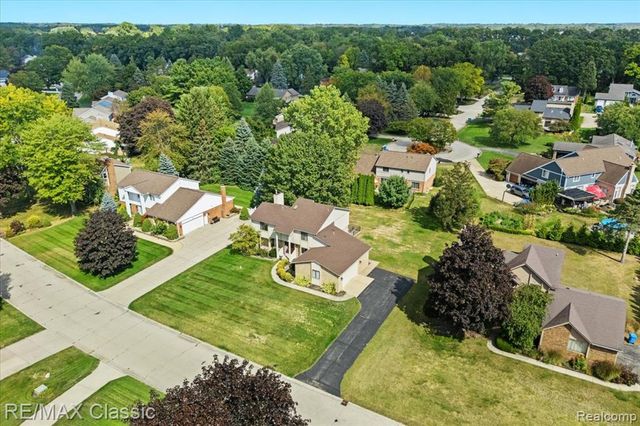 4432 Ravinewood Drive, Commerce Twp, MI 48382