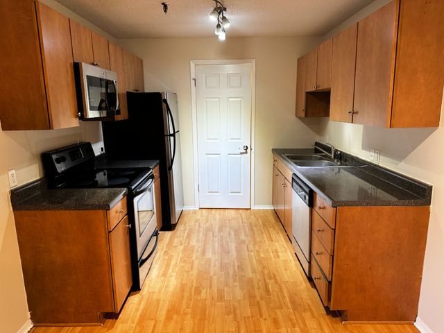 1350 Brook Street K, St. Charles, IL 60174